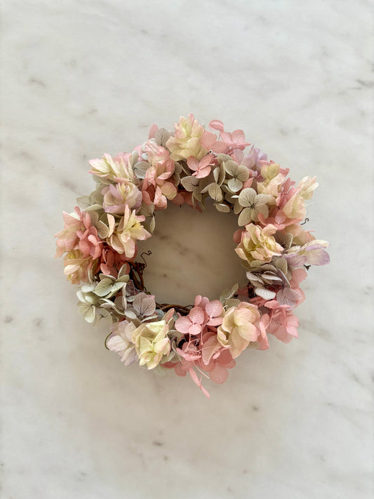 くすみパステルの紫陽花リース