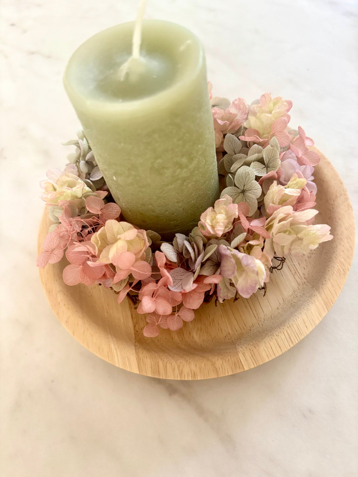 くすみパステルの紫陽花リース