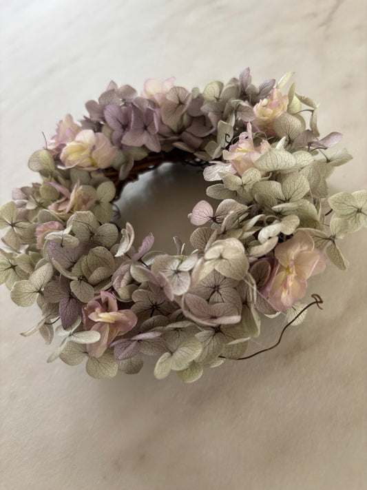くすみカラーの紫陽花リース