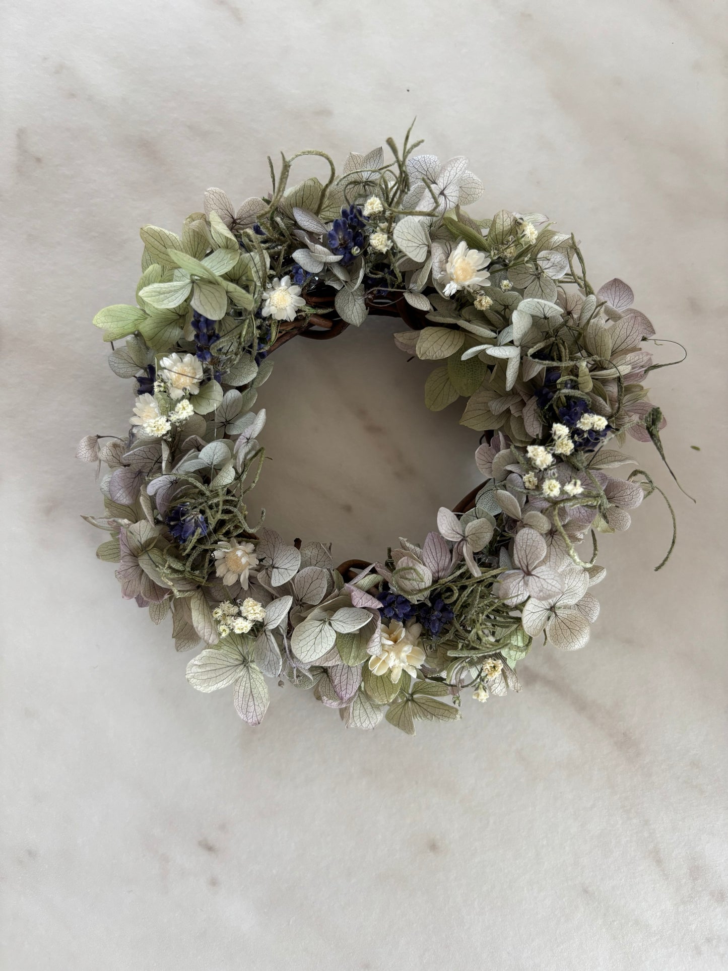 くすみブルーと紫陽花のナチュラルリース