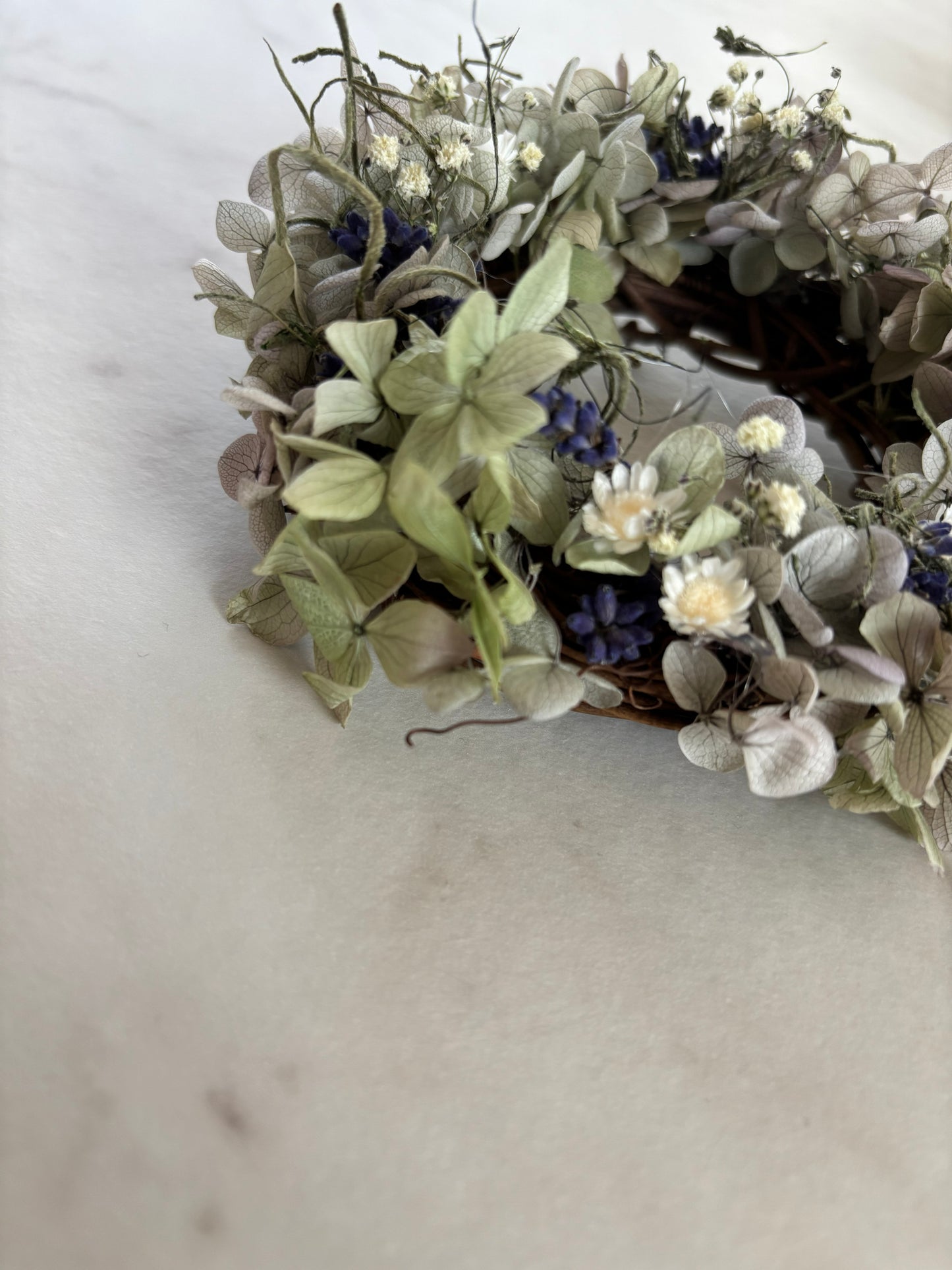 くすみブルーと紫陽花のナチュラルリース