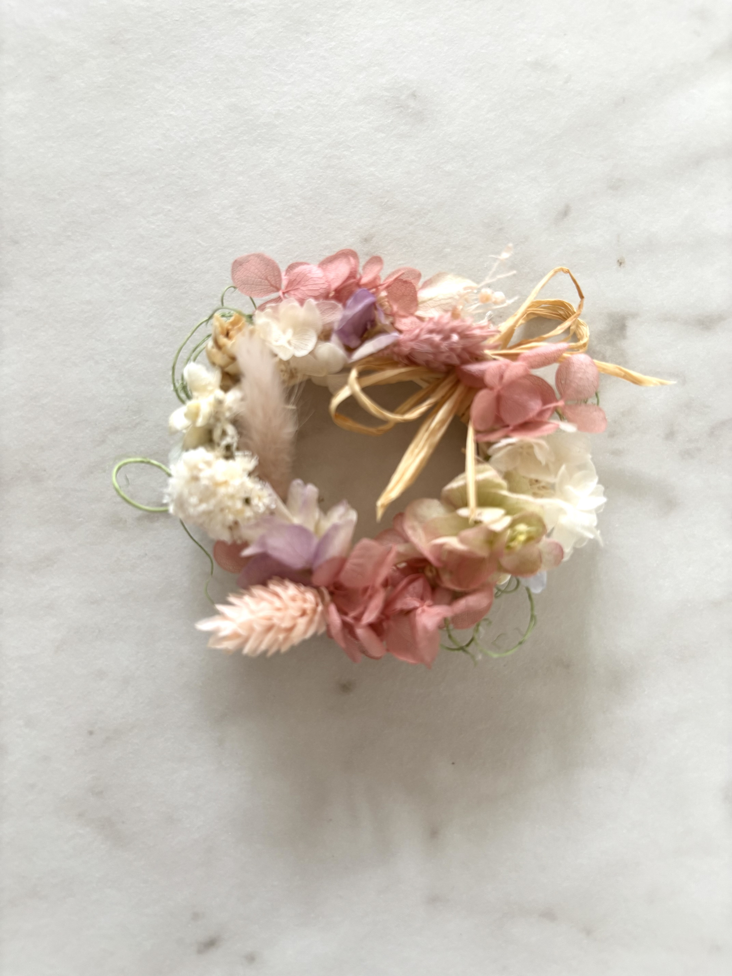 淡いピンクの紫陽花ミニリース
