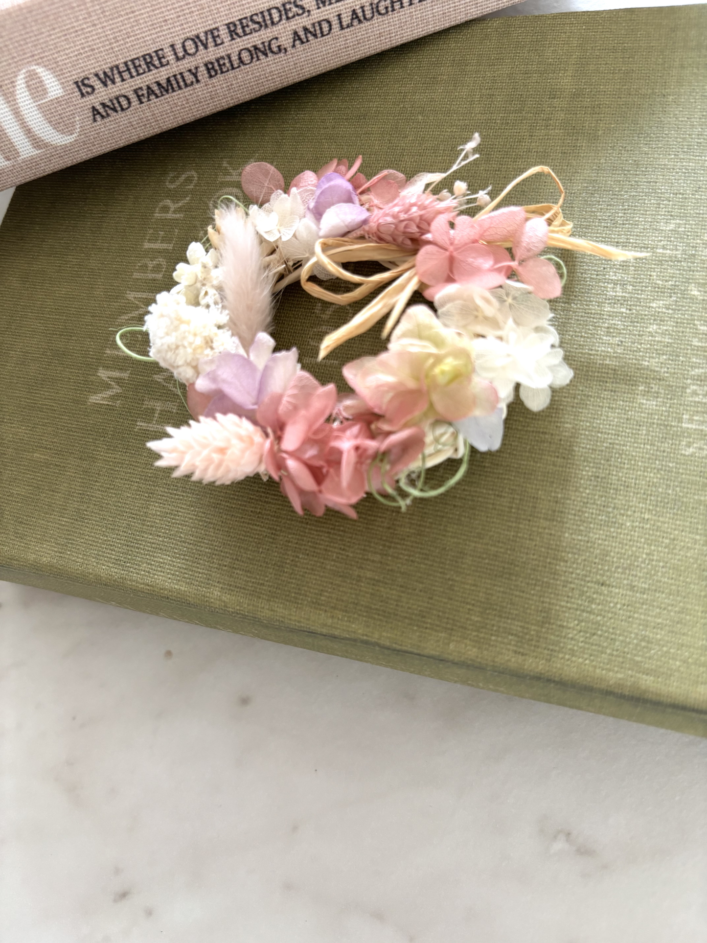 淡いピンクの紫陽花ミニリース